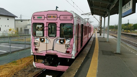 伊賀鉄道 : 鮮魚特急・ボックス席