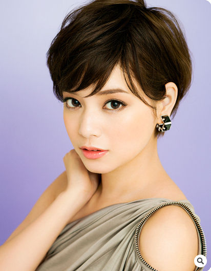 出典:【黒髪ショート】 芸能人タレント 流行ヘアスタイル!髪型写真 画像