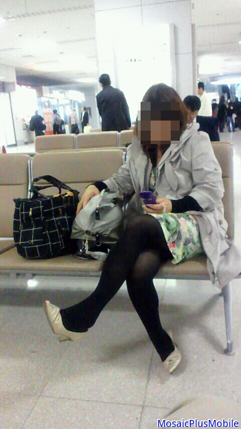 黒タイツ熟女#11 : Lady's legs in the train