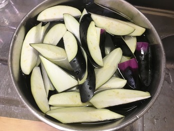 ナスと挽肉の味噌炒めのレシピ、その1