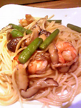 パスタ屋はるり きのこと海老の和風しょうゆパスタ