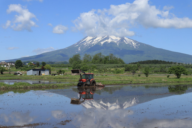 5:26水鏡の岩木山
