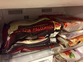7-11とんこつラーメン170116m