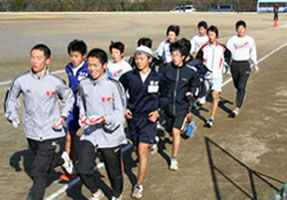 走る高校生