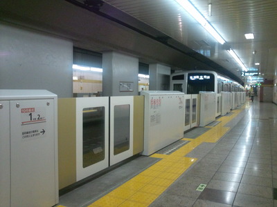 F1000037
