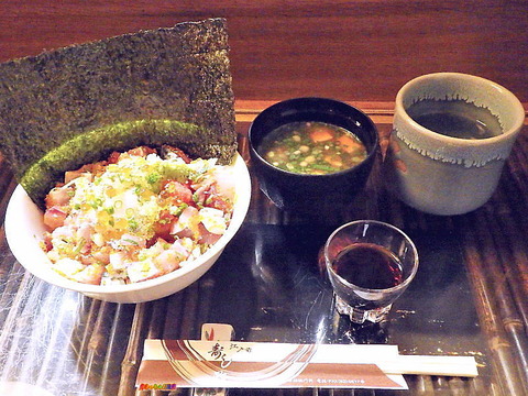 海鮮ぶっかけ丼 1365円(税込)