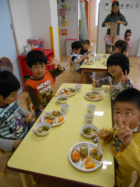 子どもの日給食姿2
