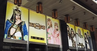 帝劇入口