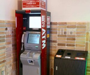 銀行ATM-300x249