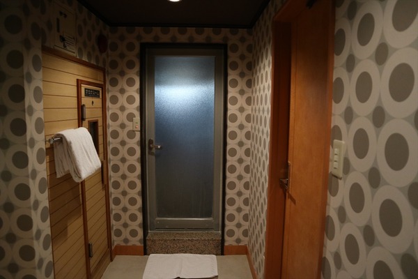 hide001