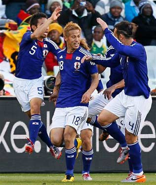 2010WE-JPNvsCMR-06