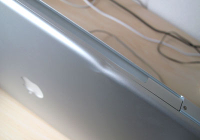 MacBookProへこみ