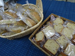 コレと赤飯持って