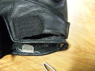 ハーレーダビッドソンに乗るときに使っていたレザーグローブ破れ