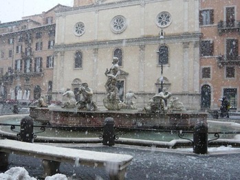 ぼた雪降るナヴォナ広場