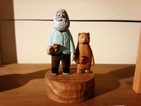 江籠正樹　パンを持った女の子とクマさん　木工品 江籠正樹 くま パン 江籠正樹 パンを持った女の子とクマさん