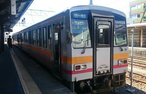 JR西日本 キハ120形気動車 大糸線 糸魚川駅