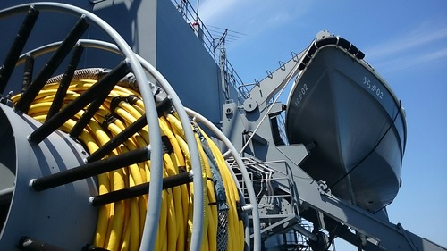 横浜開港祭 MST-463 掃海母艦うらが 一般公開 新港埠頭