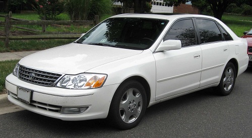 03-04_Toyota_Avalon_