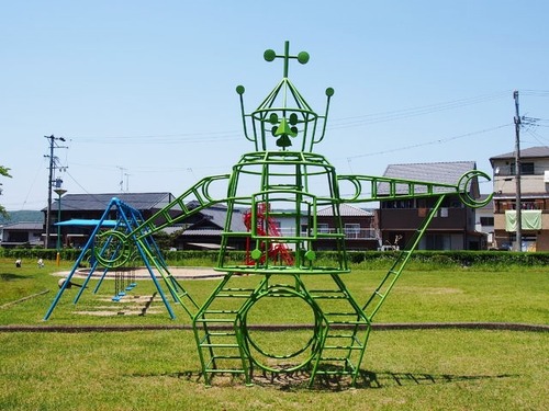 6669941_2239410341_142large