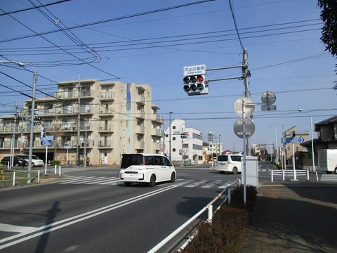 225内出交番前交差点