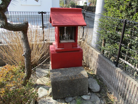 145小さな稲荷神社1