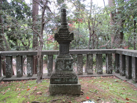 64日野俊基墓7