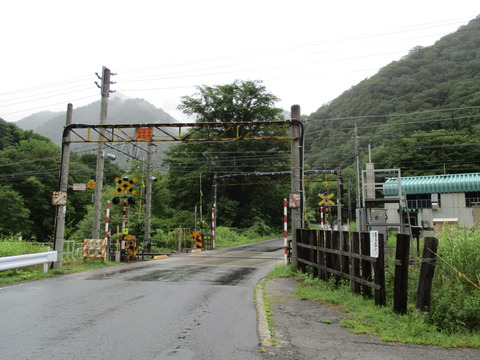25土合踏切1