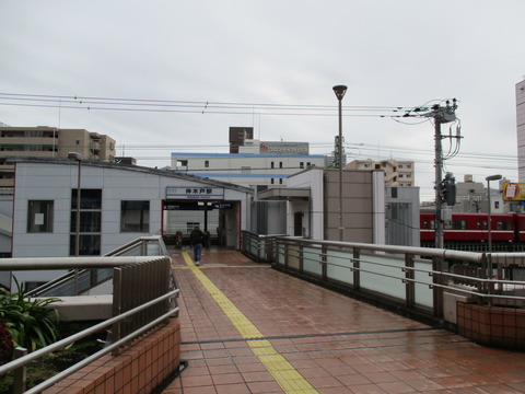 03仲木戸駅
