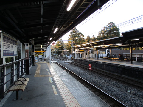 01駅構内