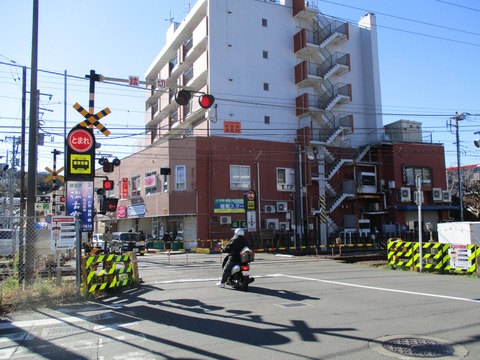 107踏切手前を左折