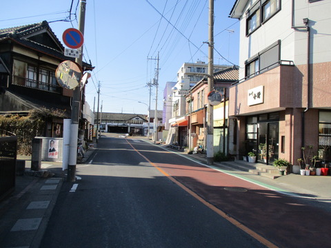 244駅へ向かう道
