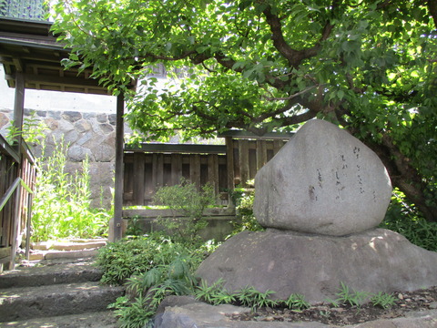 62入口の歌碑