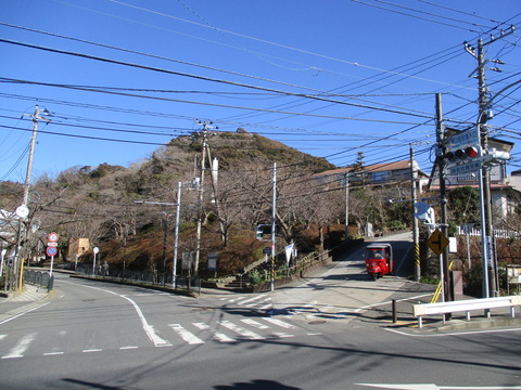 221葉山町役場入口交差点