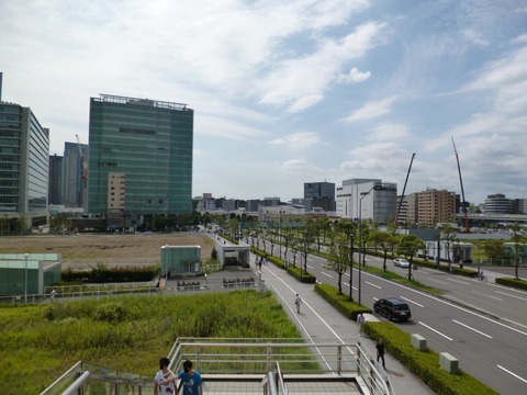 43ガラスの歩道橋2