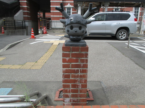 183ふっかちゃん石像