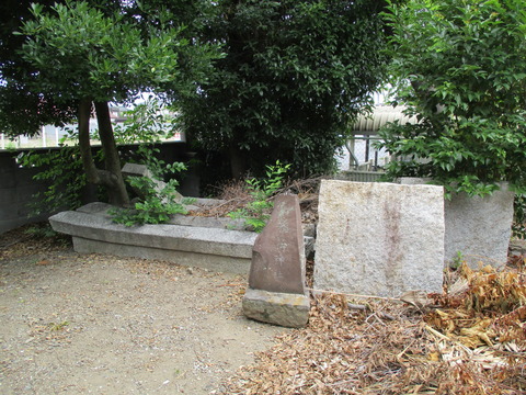 35稲荷神社石碑