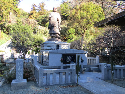 129日蓮聖人銅像