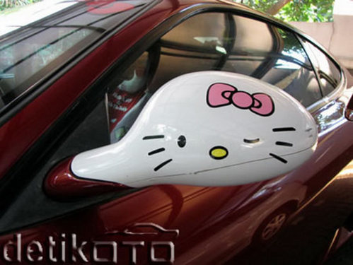 Hello-Kitty-Ferrari3