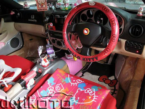 Hello-Kitty-Ferrari5