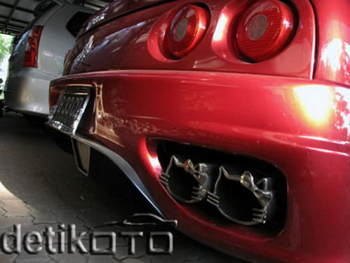 Hello-Kitty-Ferrari2