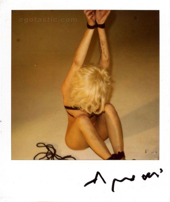 lady-gaga-topless-nobuyoshi-araki-shoot-04_e