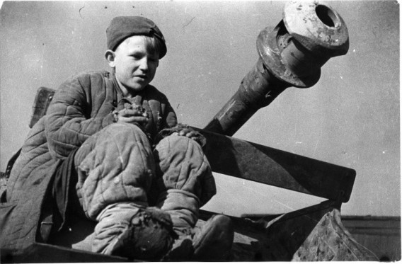 kidsonwar17_e