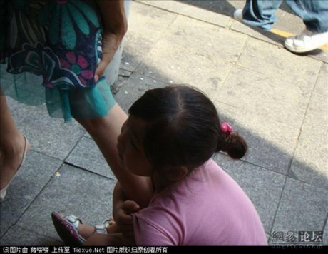 clinging-beggar7