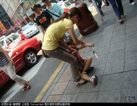 clinging-beggar3