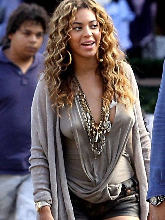 1333983188_celebs_boob_20