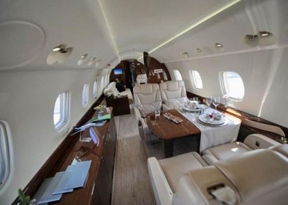 jackie_chan_private_plane_07