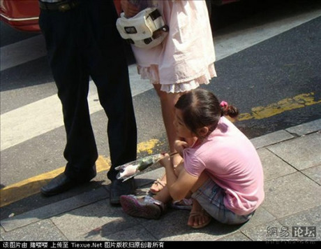 clinging-beggar2