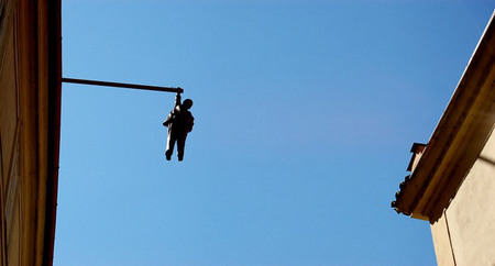 David-Cerny-hanging-man1