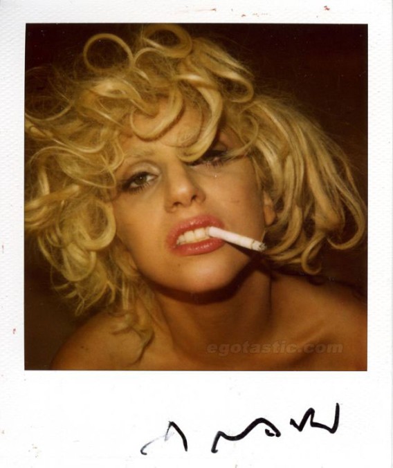 lady-gaga-topless-nobuyoshi-araki-shoot-07_e